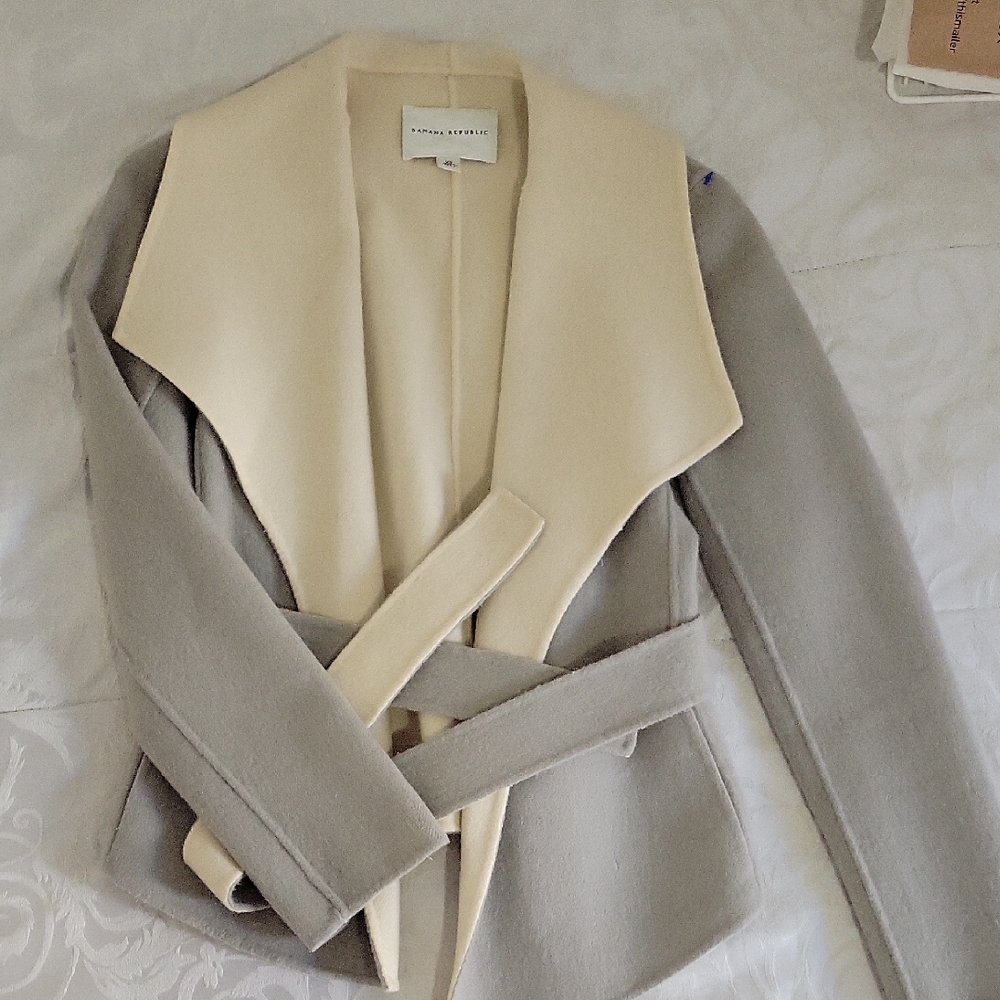 Banana Republic Gray and Cream Blazer